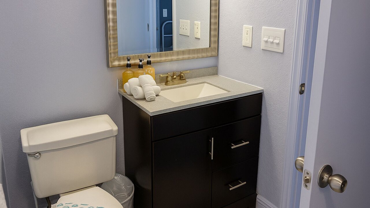 2301 Enclave Skyline condo Near Universal - Image 32