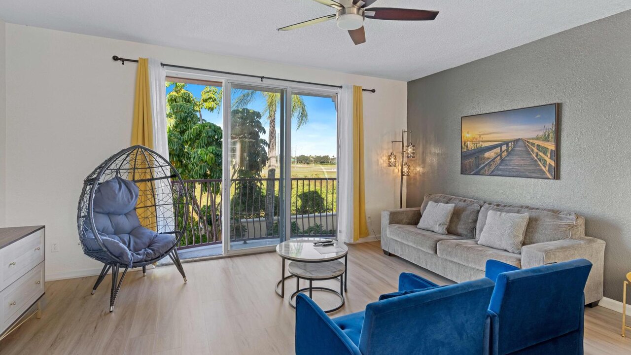 8036 Spacious & Fresh 3BR/3.5BA at Vista Cay #133 - Image 2