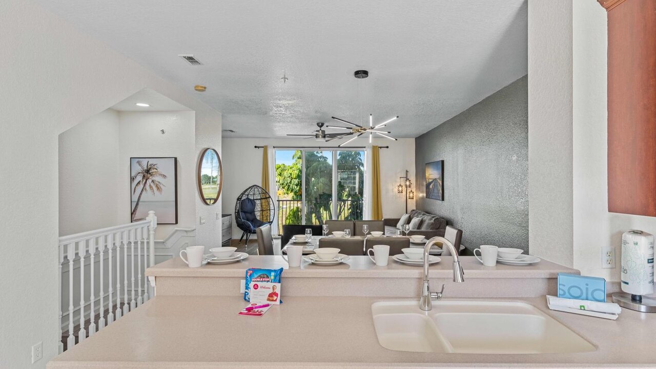 8036 Spacious & Fresh 3BR/3.5BA at Vista Cay #133 - Image 23