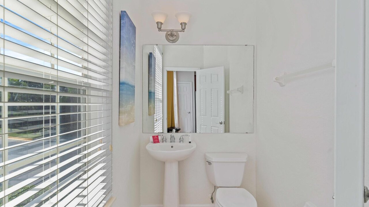 8036 Spacious & Fresh 3BR/3.5BA at Vista Cay #133 - Image 24