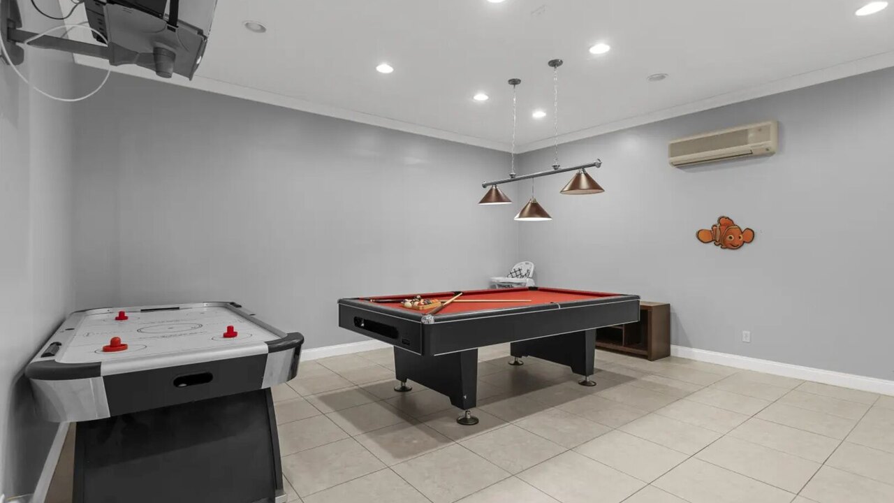 8503 Themed 7BD Villa- Game room/ Pool&spa - Image 30