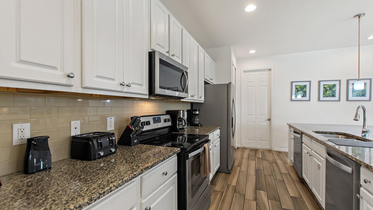 7012 Luxury 11-Bedroom Retreat in Resort - Close to Disney - Image 9