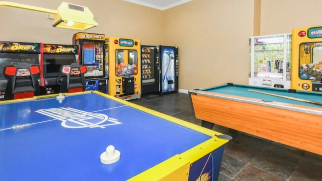 213 Luxury 4BR Home w/ Pool & Game Room - Image 10