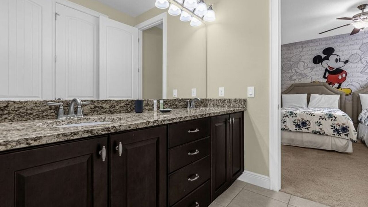 431 Villa - Spacious 7BD - Screened Pool&SPA - Image 18