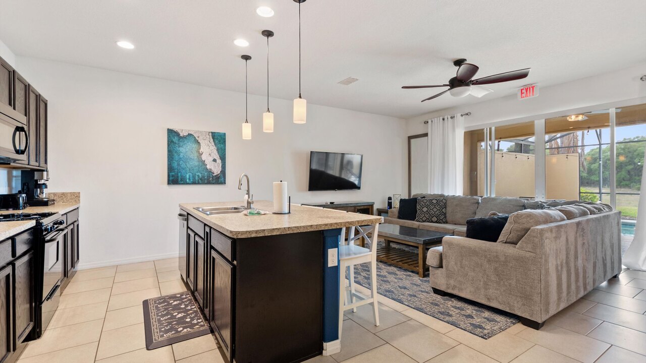 4723 Private 4BR Oasis w/ Pool Near Disney - Image 7