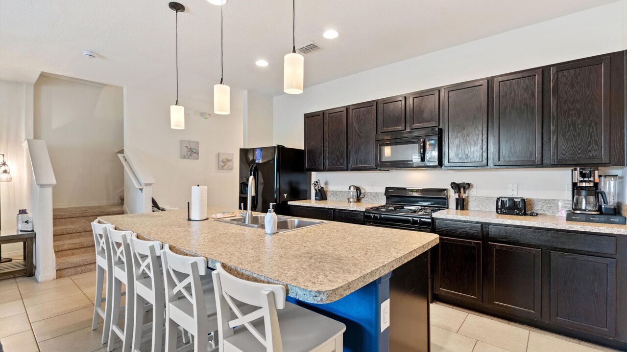 4723 Private 4BR Oasis w/ Pool Near Disney - Image 8