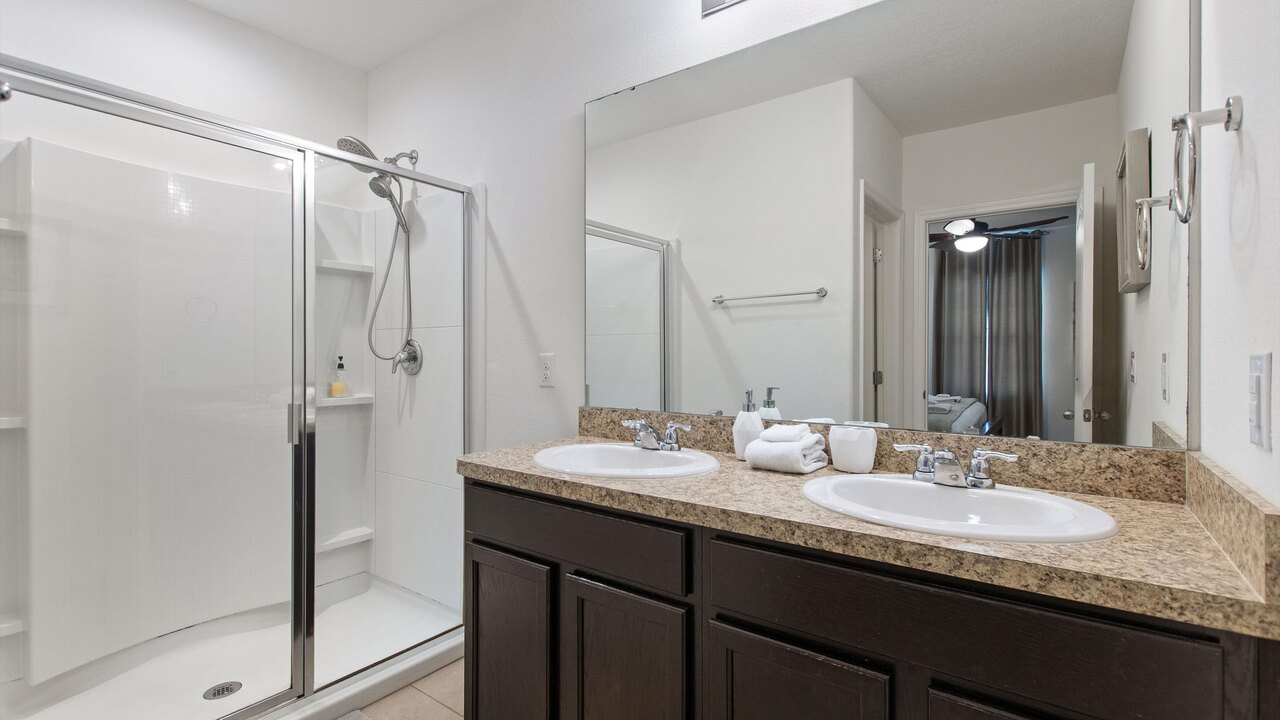 4723 Private 4BR Oasis w/ Pool Near Disney - Image 14