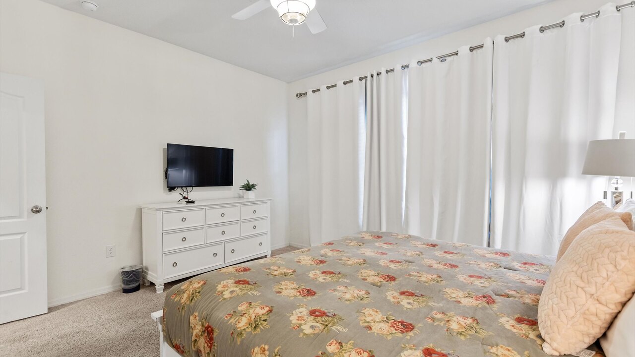 4723 Private 4BR Oasis w/ Pool Near Disney - Image 17