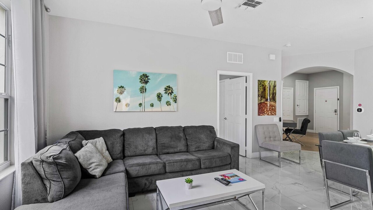 4814 Spacious 3-Bedroom Condo at Vista Cay #204. - Image 4