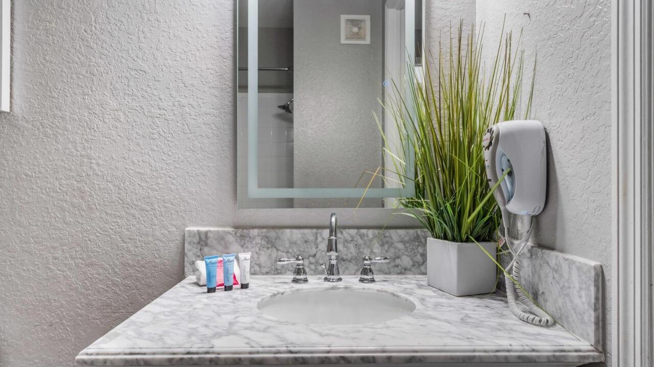 4816 Cayview Avenue #303 - Image 23